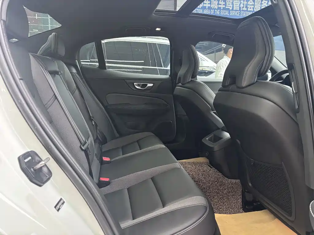 Volvo S60 2025 B5 Sport
