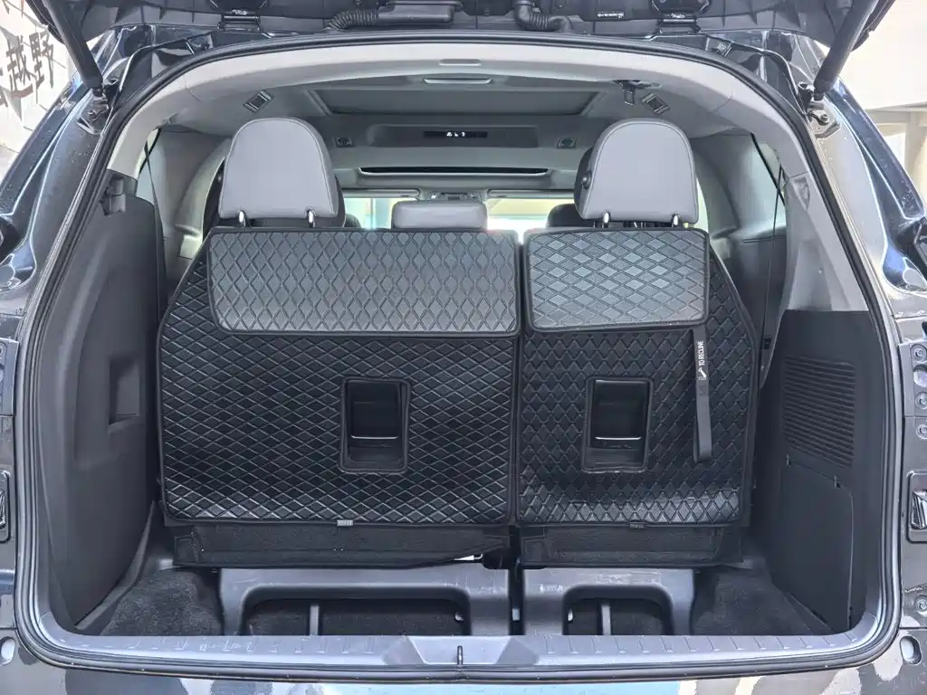 Toyota Granvia — миниатюра 8