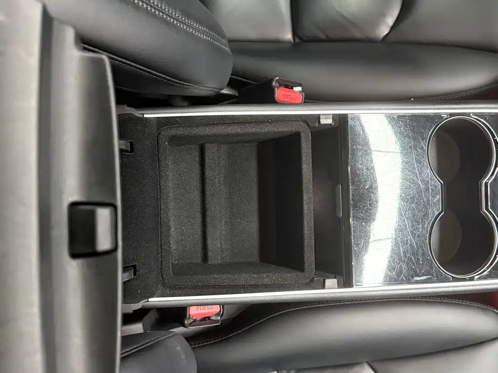 Tesla Model 3 — миниатюра 13