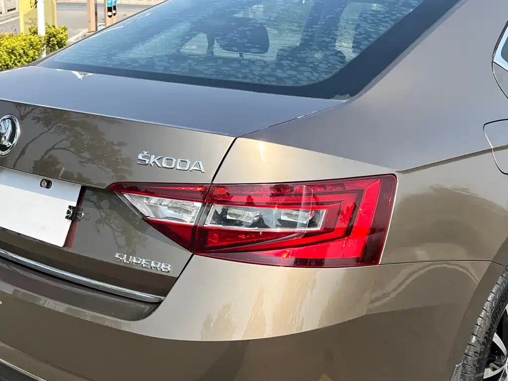 Skoda Superb — миниатюра 14