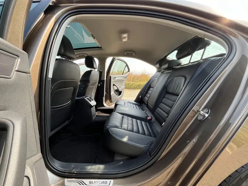 Skoda Superb — миниатюра 10
