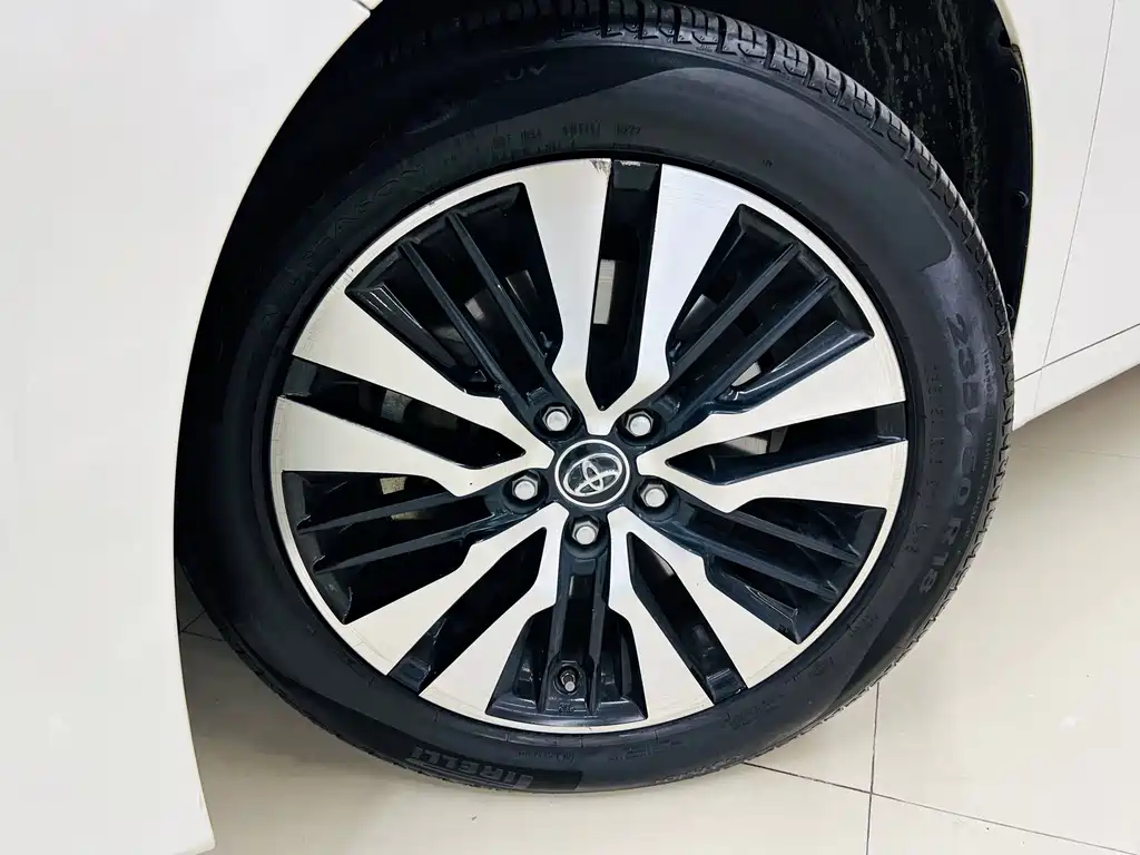 Toyota Alphard — миниатюра 5