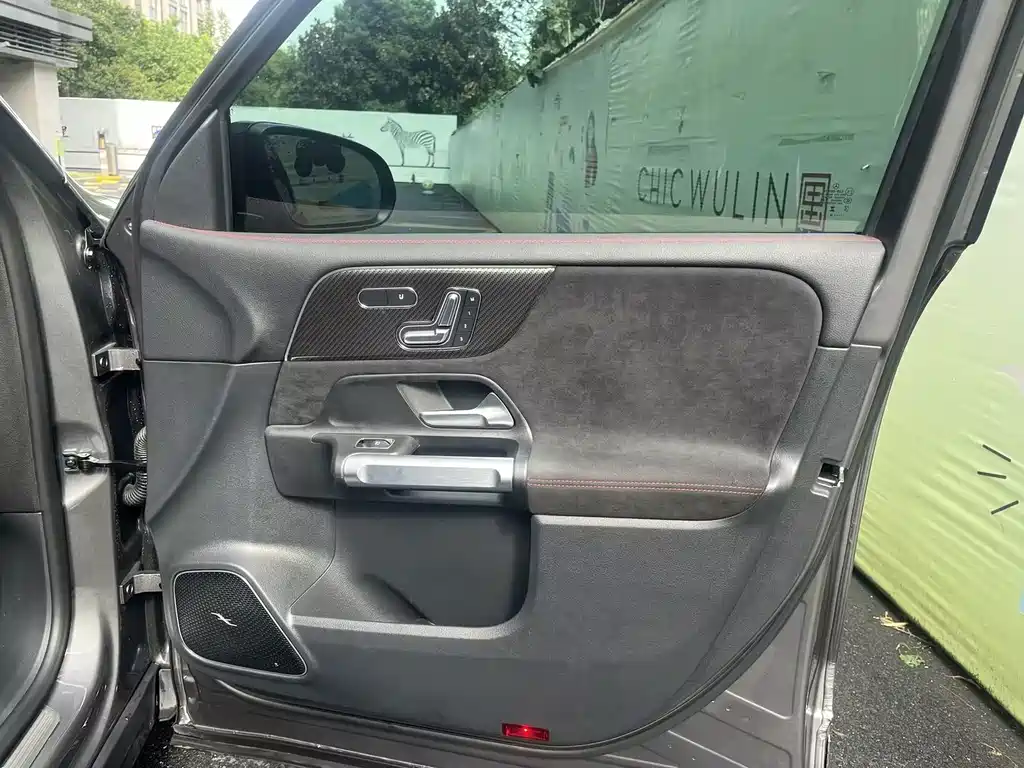 Mercedes-Benz GLB AMG — миниатюра 10