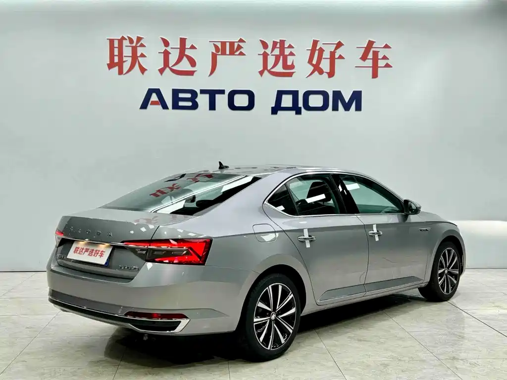 Skoda Superb — миниатюра 6