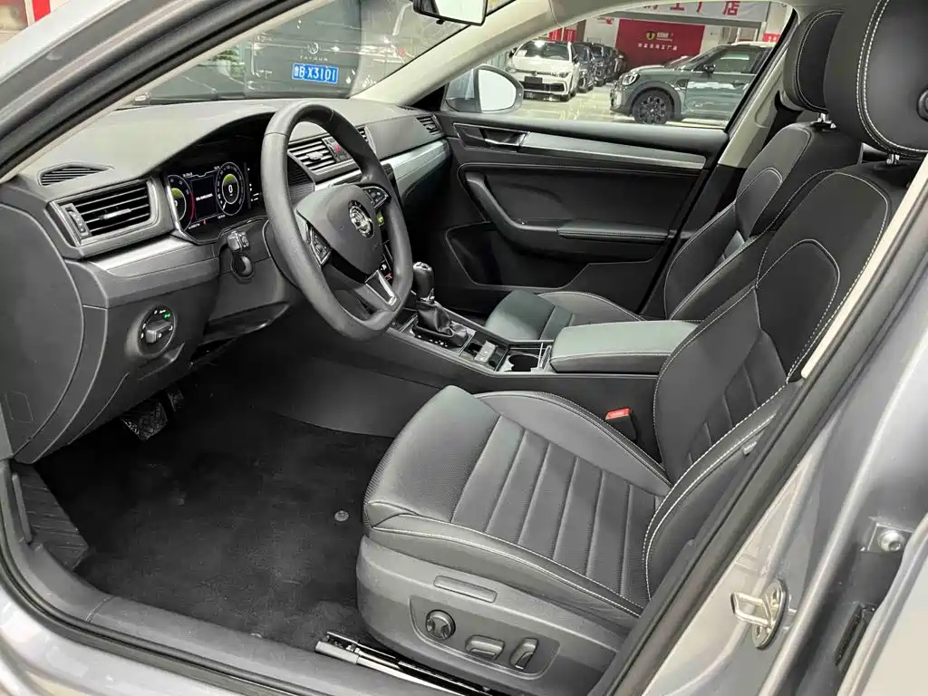 Skoda Superb — миниатюра 16
