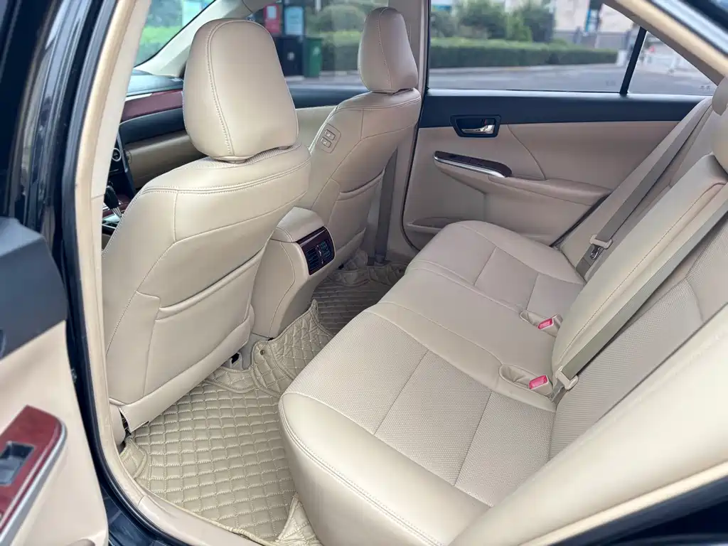 Toyota Camry — миниатюра 5