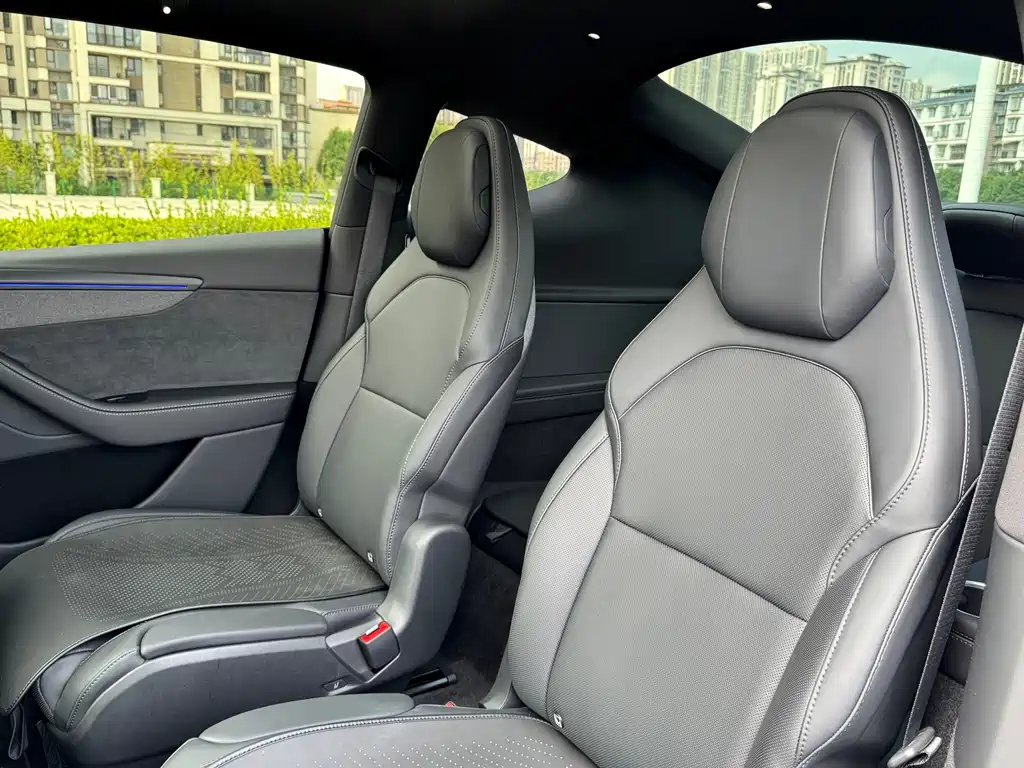 Tesla Model Y L — миниатюра 8