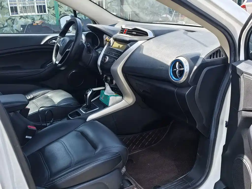 BYD Yuan EV — миниатюра 5