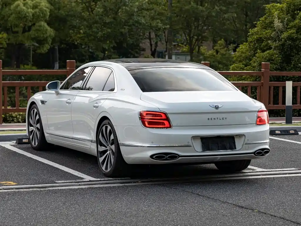 Bentley Flying Spur 2024 V8 Edition 8