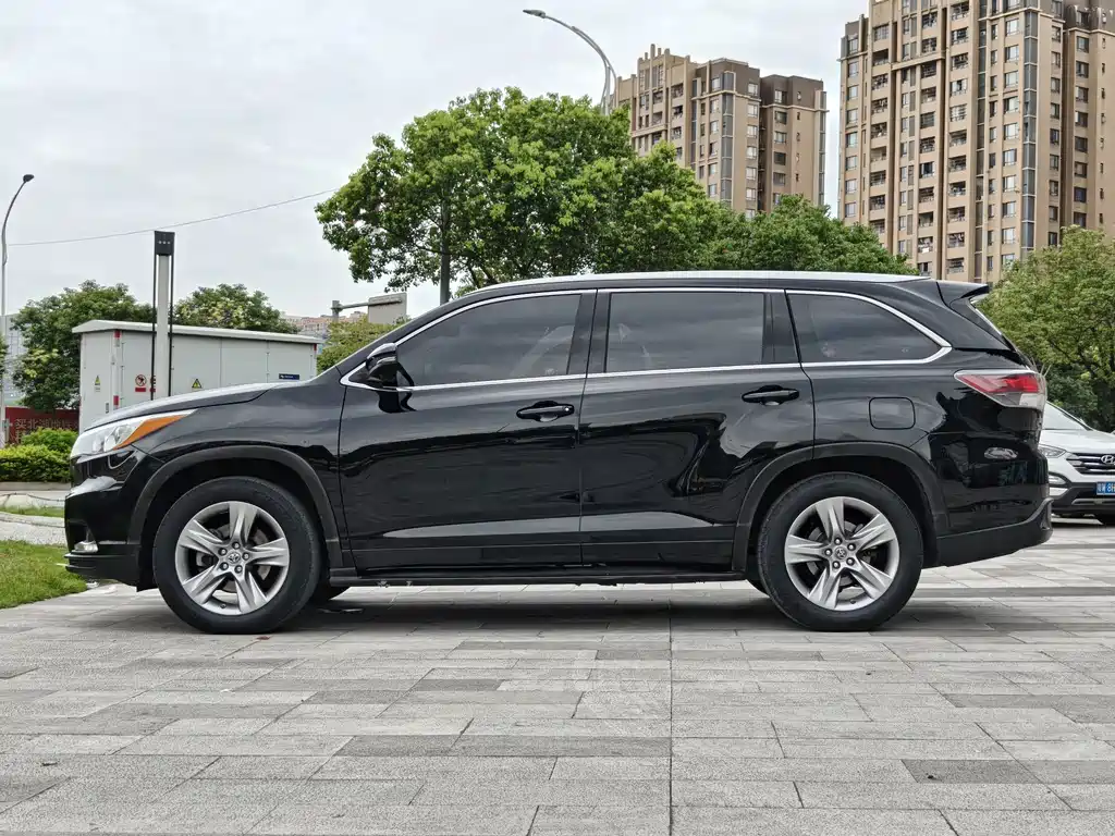 Toyota Highlander — миниатюра 7