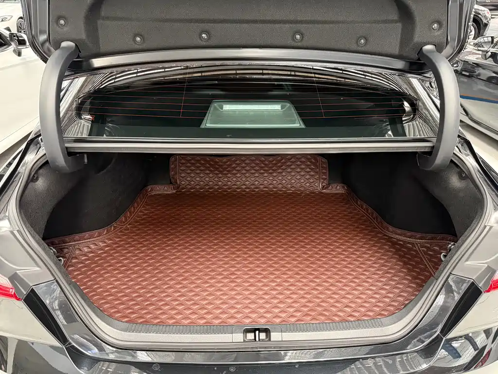 Toyota Camry — миниатюра 12