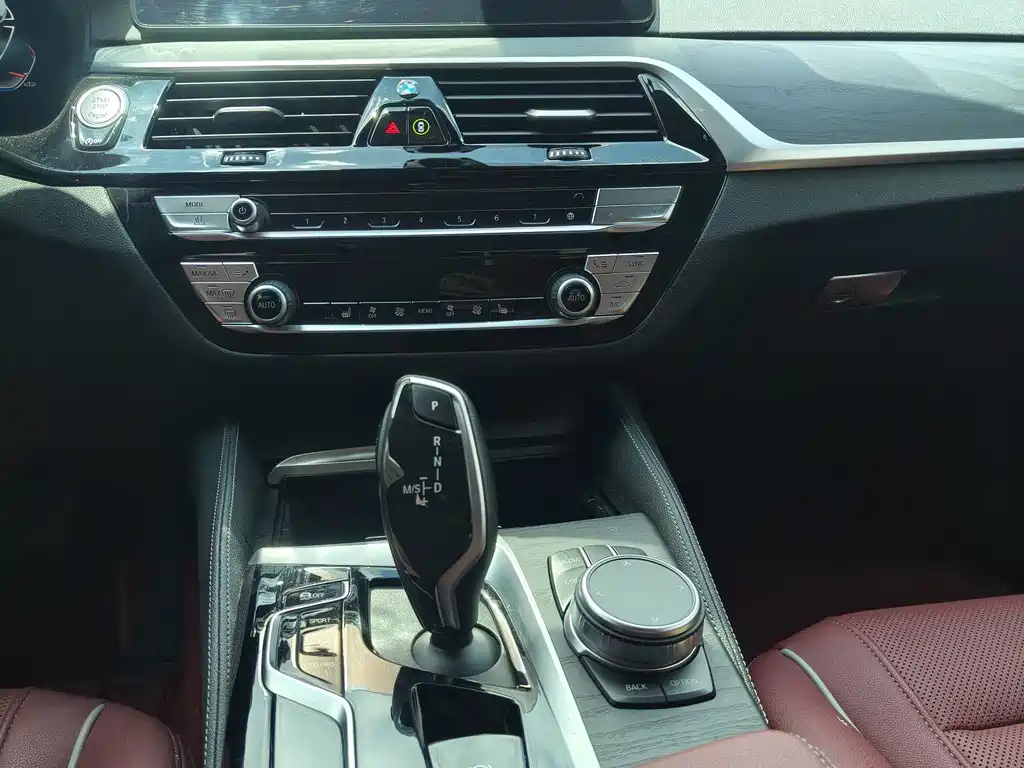 BMW 5 Series — миниатюра 8