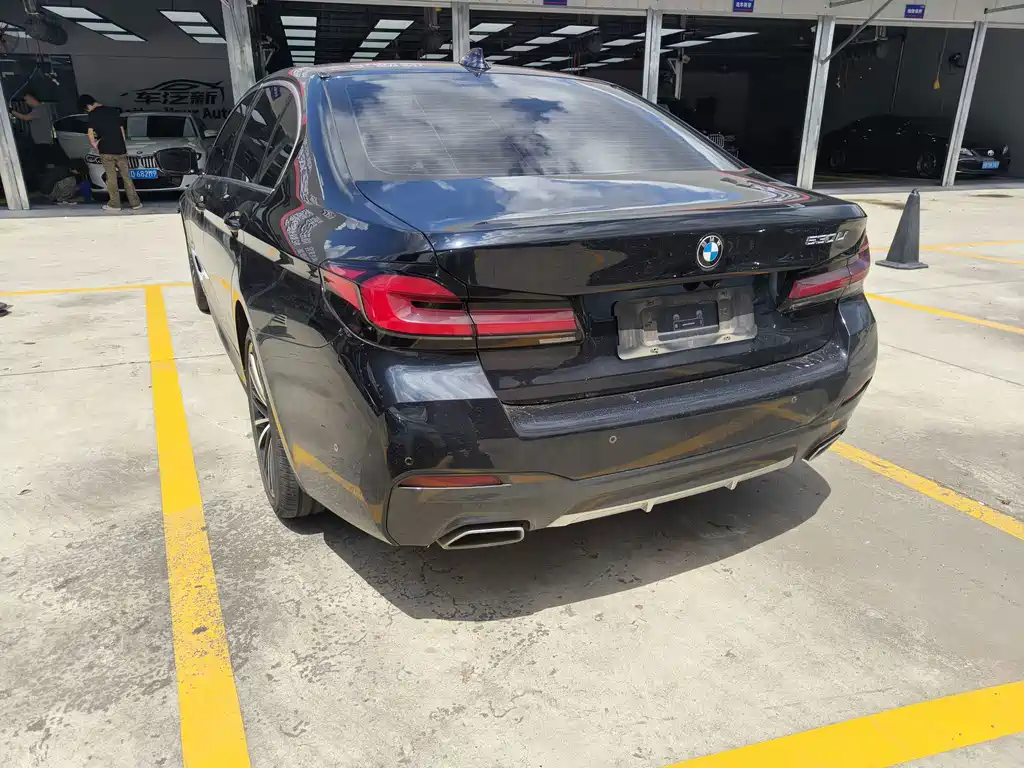 BMW 5 Series — миниатюра 15