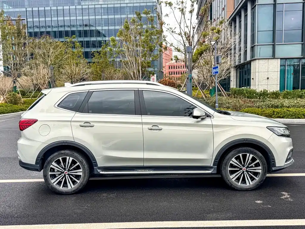 ROEWE RX5 NEW ENERGY