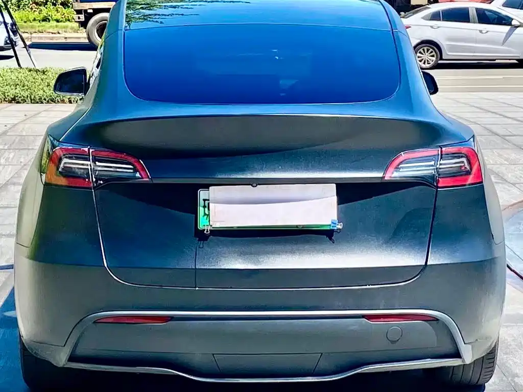 Tesla Model Y — миниатюра 8