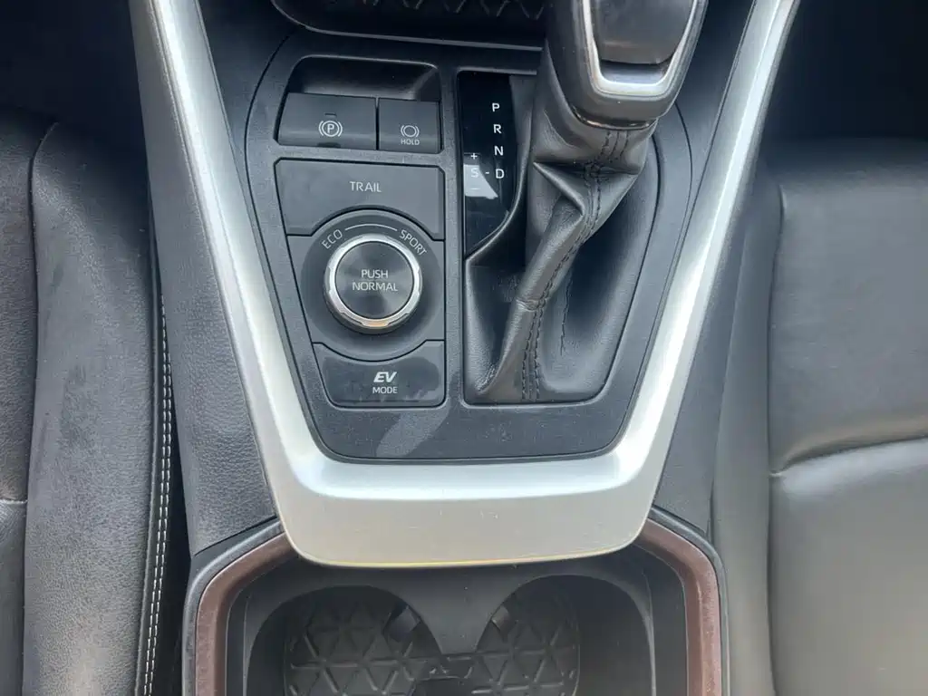 Toyota RAV4 — миниатюра 6