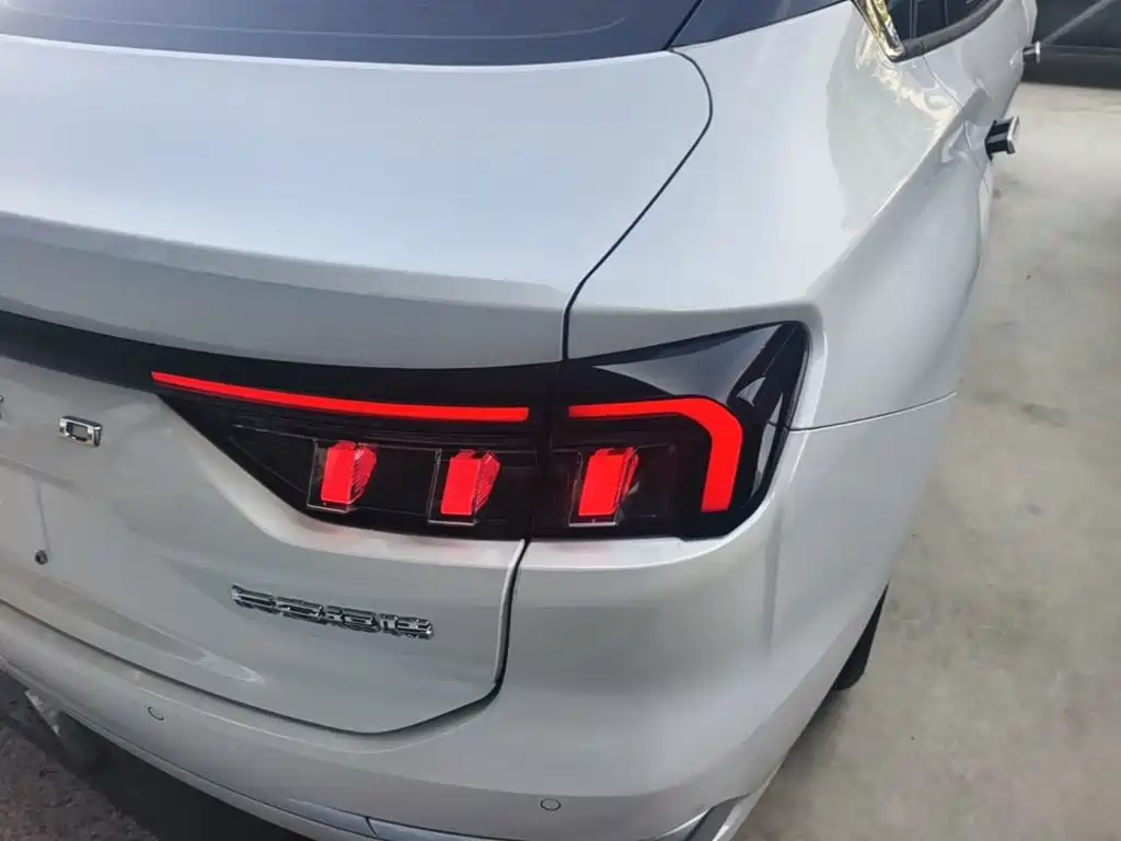 Ford Mondeo — миниатюра 8