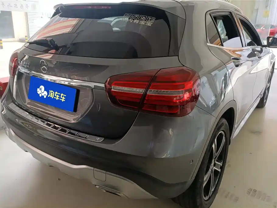 Mercedes-Benz GLA 2018 GLA 200 Fashion
