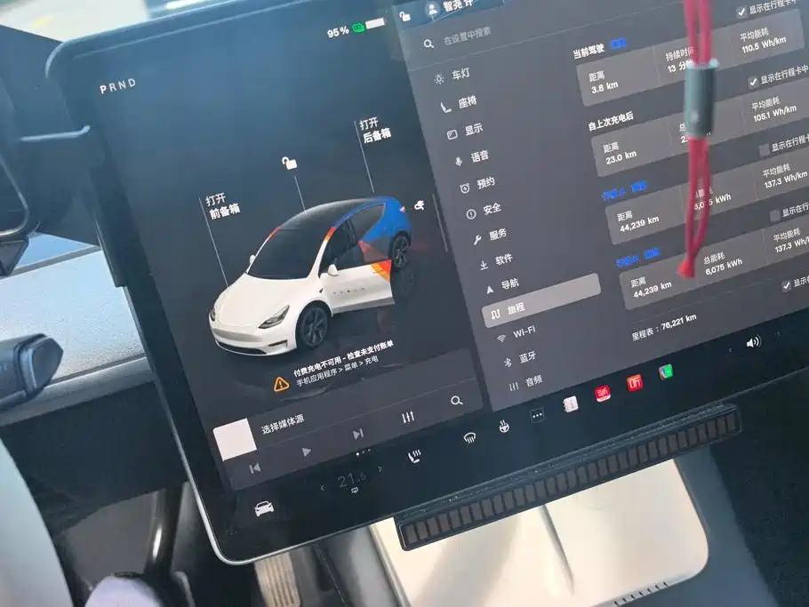 Tesla Model Y — миниатюра 14
