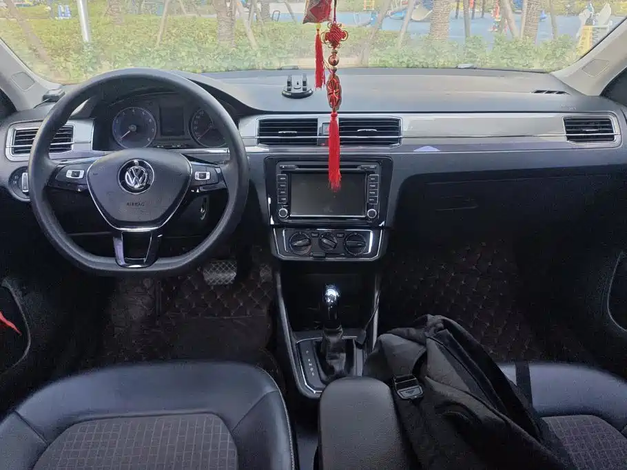 Volkswagen Santana — миниатюра 12