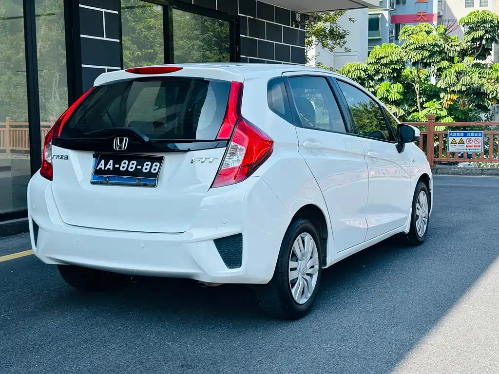 Honda Fit — миниатюра 6