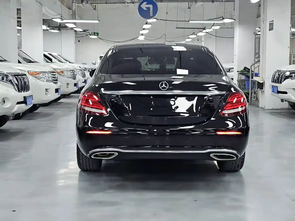 Mercedes-Benz E-Class — миниатюра 17