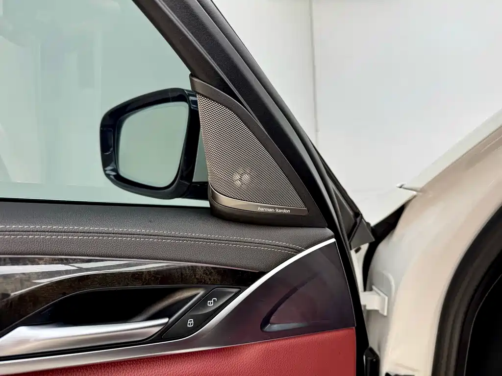 BMW 5 Series — миниатюра 9