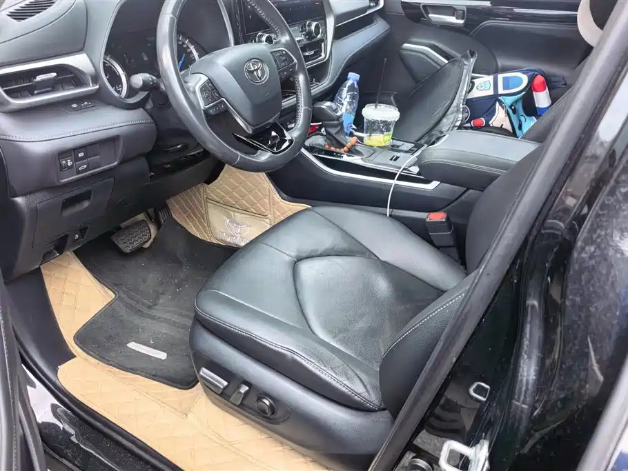 Toyota Highlander 2022 2.5L Luxury 7 мест