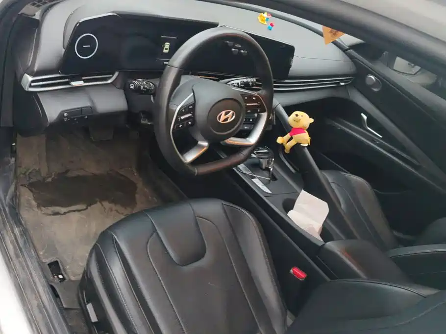 Hyundai Elantra — миниатюра 12