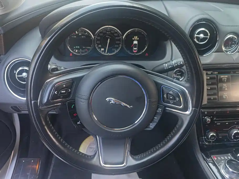 Jaguar XJ — миниатюра 15