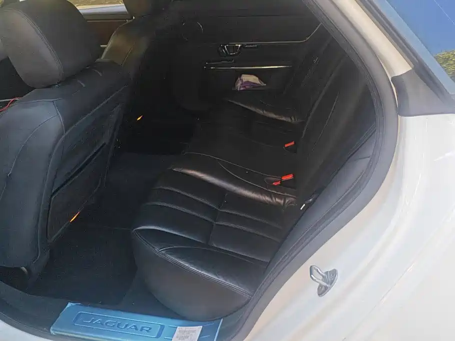 Jaguar XJ — миниатюра 11