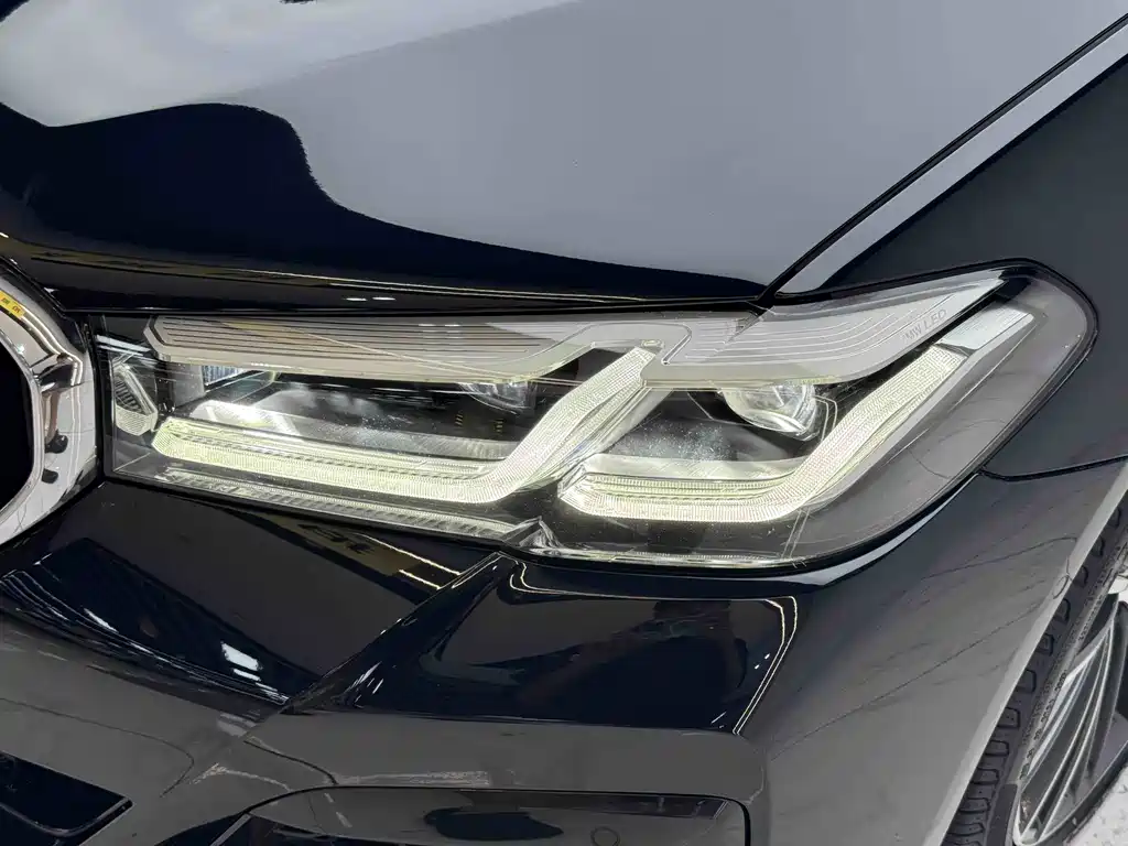 BMW 5 Series — миниатюра 9