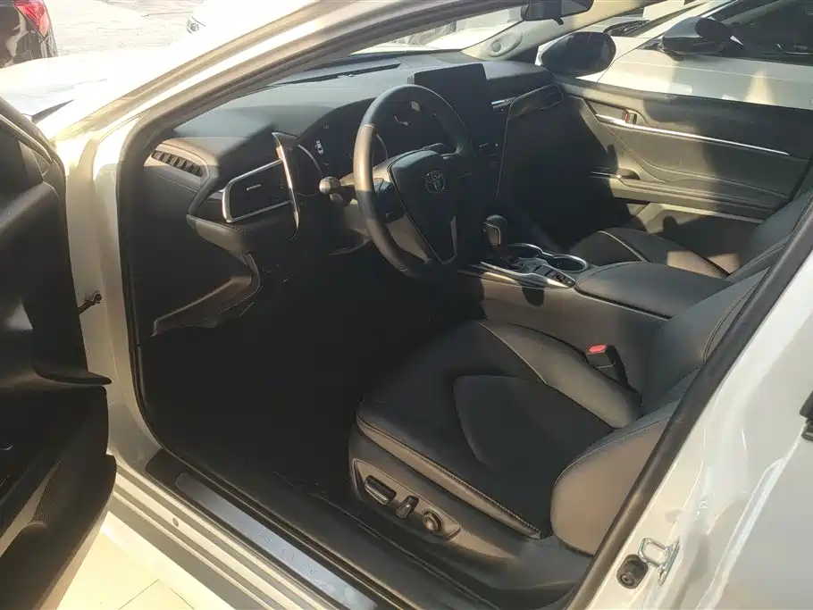 Toyota Camry 2021 2.0G Luxury