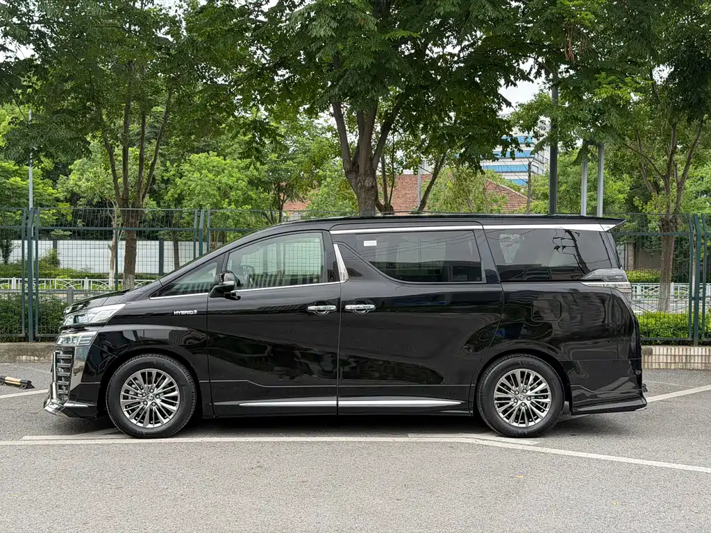 Toyota Vellfire 2019 2.5L HV Luxury