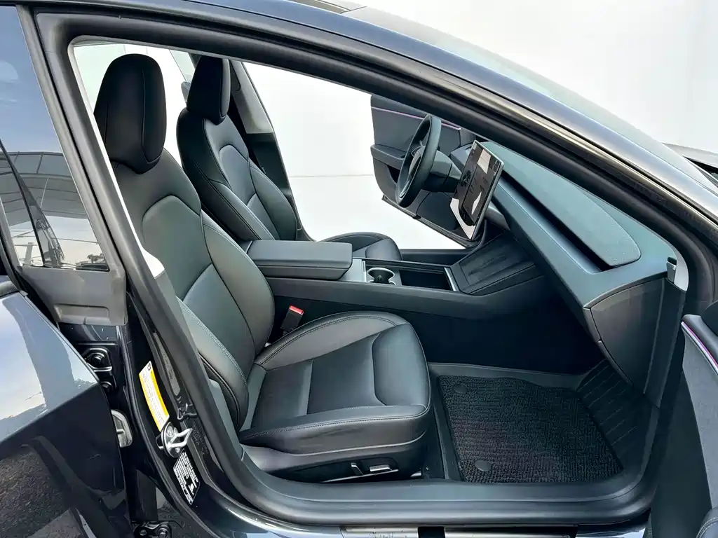 Tesla Model 3 — миниатюра 8