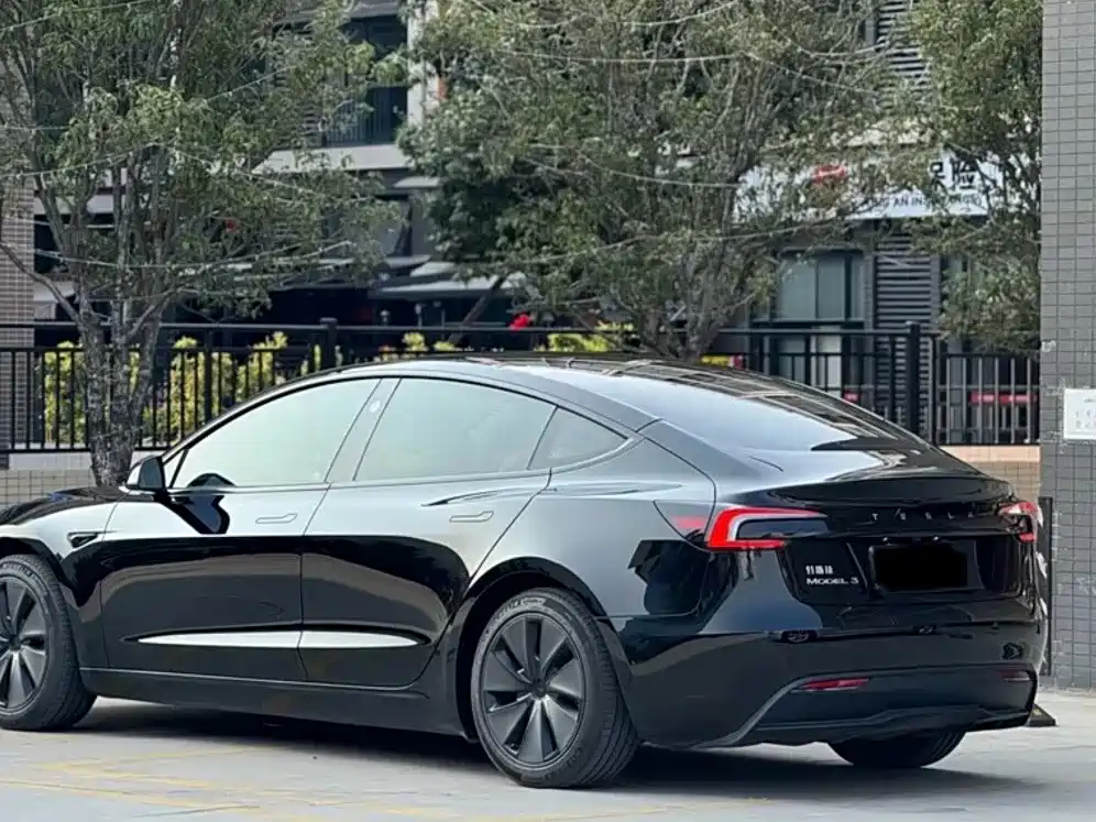 Tesla Model 3 — миниатюра 11