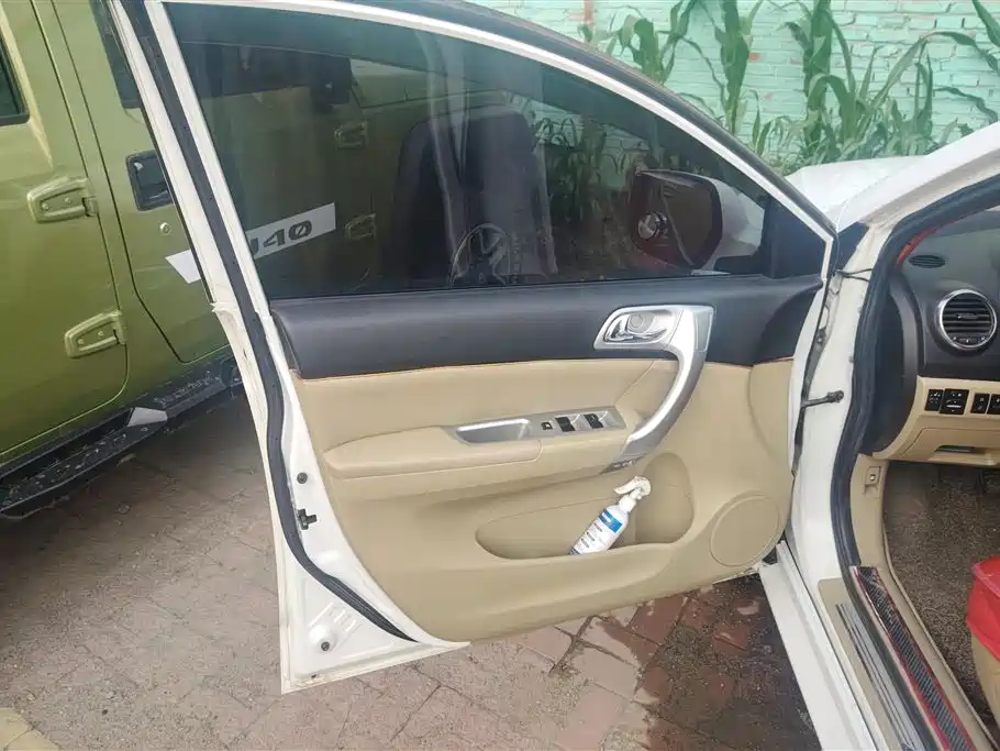 Haval H6 2012 2.4L AT Luxury