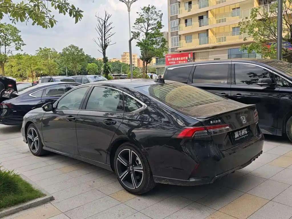 Honda Inspire PHEV — миниатюра 9