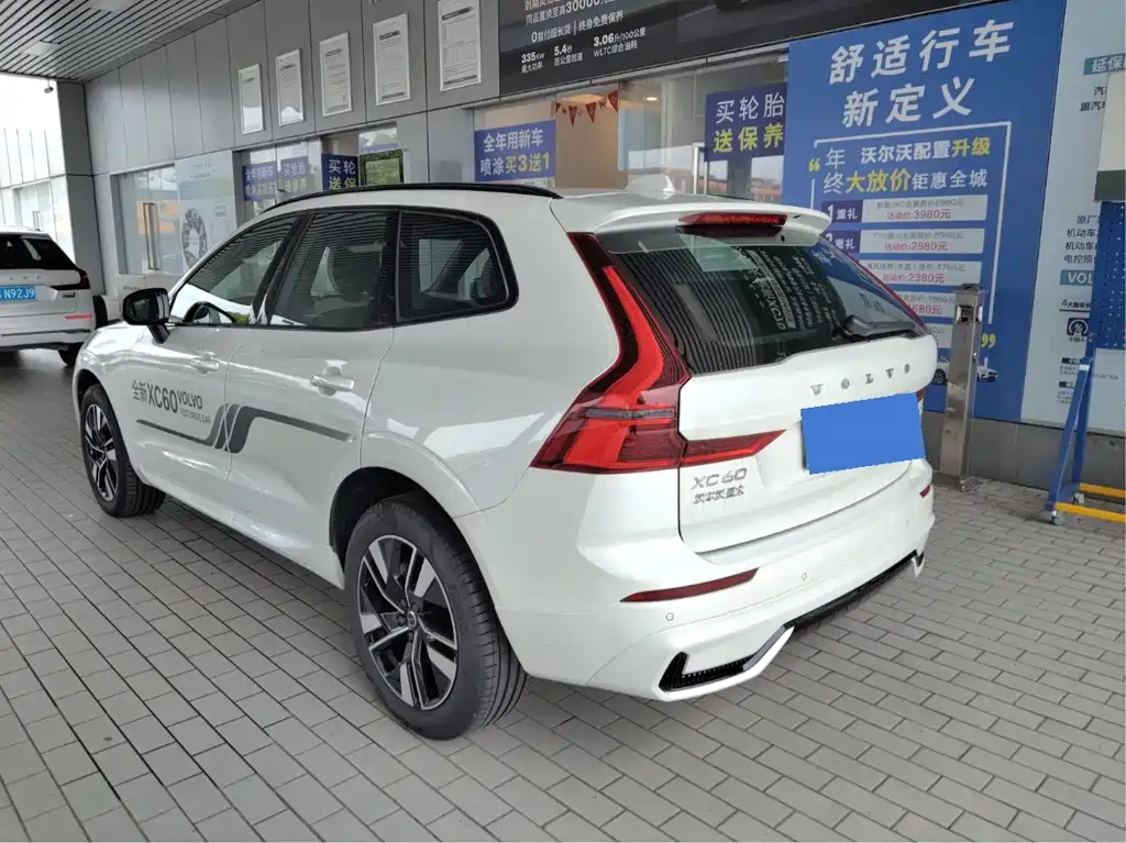 Volvo XC60 2026 B5 Luxury