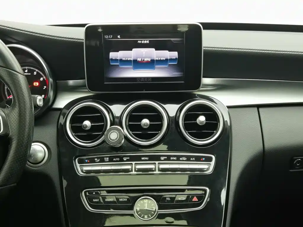 Mercedes-Benz C-Class — миниатюра 12