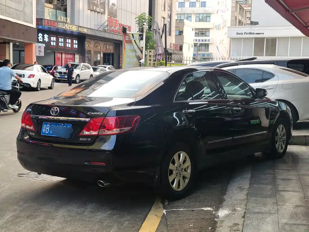 Toyota Camry — миниатюра 3