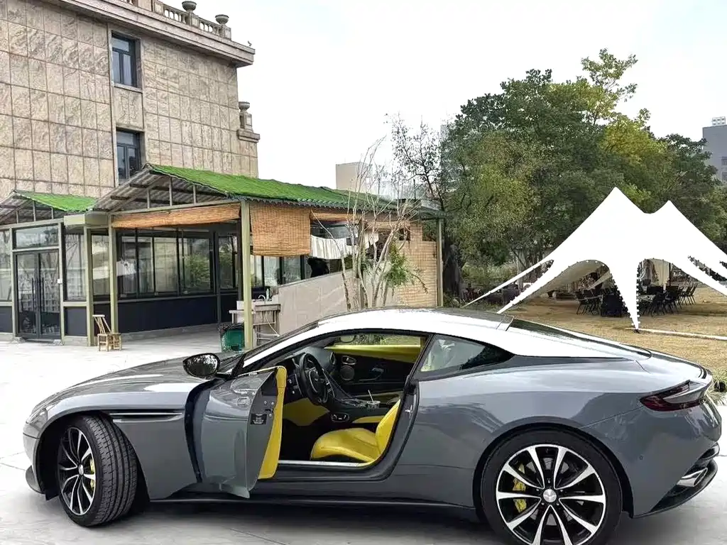 Aston Martin DB11 — миниатюра 7