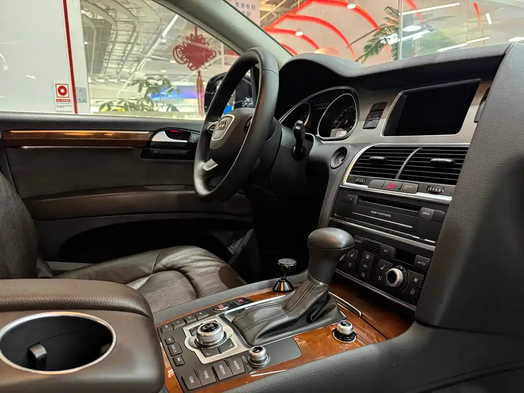 Audi Q7 — миниатюра 8