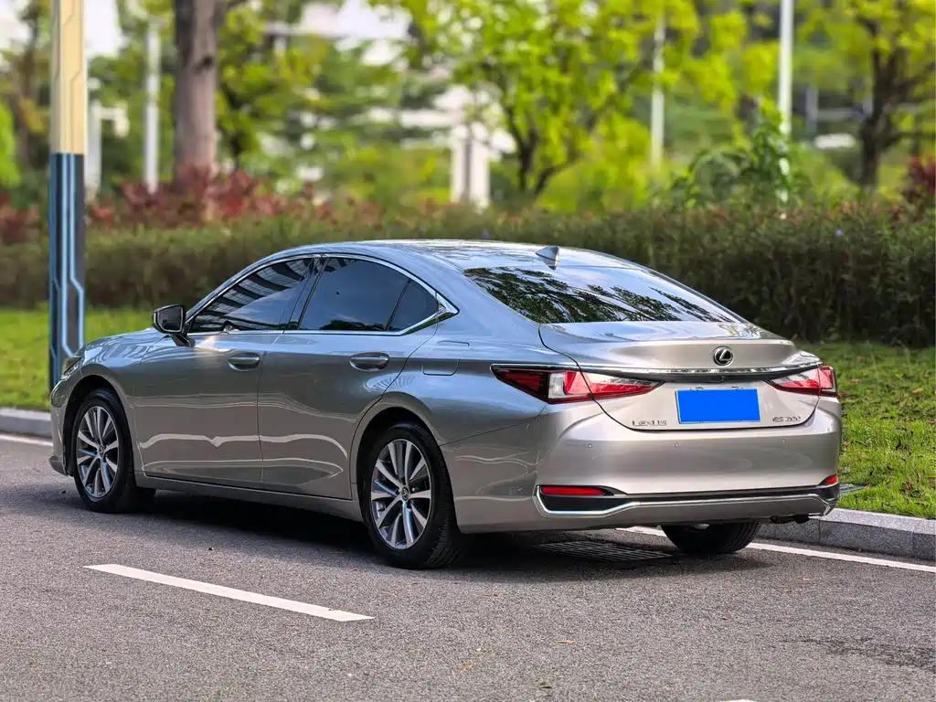 Lexus ES — миниатюра 16