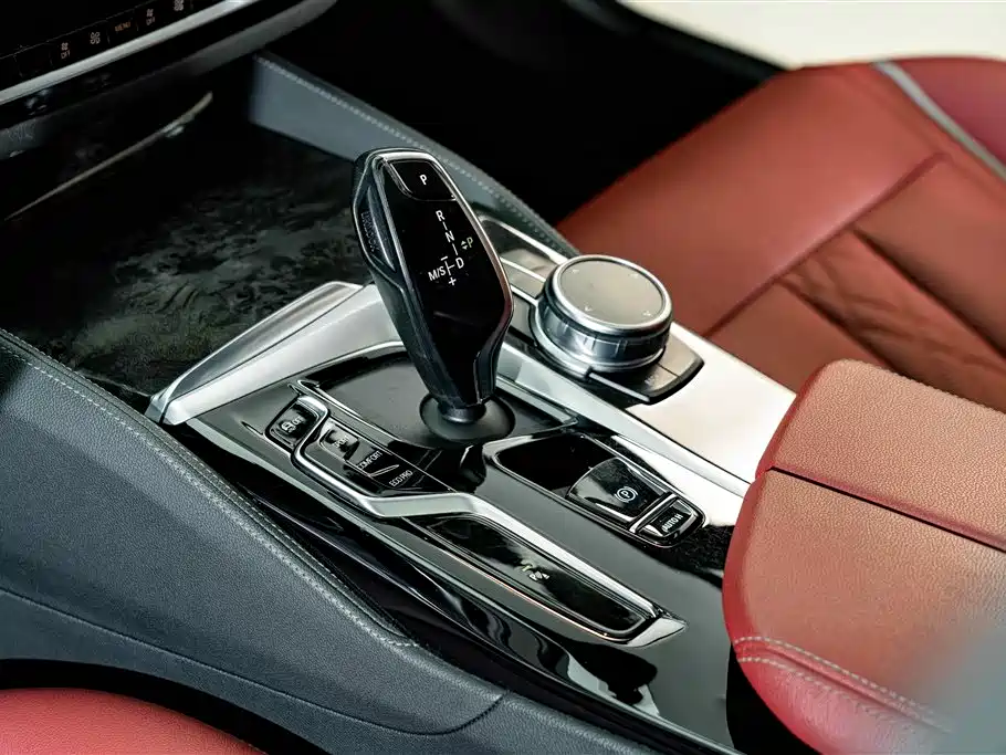 BMW 5 Series — миниатюра 11