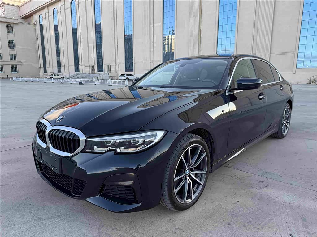 BMW 3 Series 2.0 л 2022 г. Чёрный, пробег 49000 км