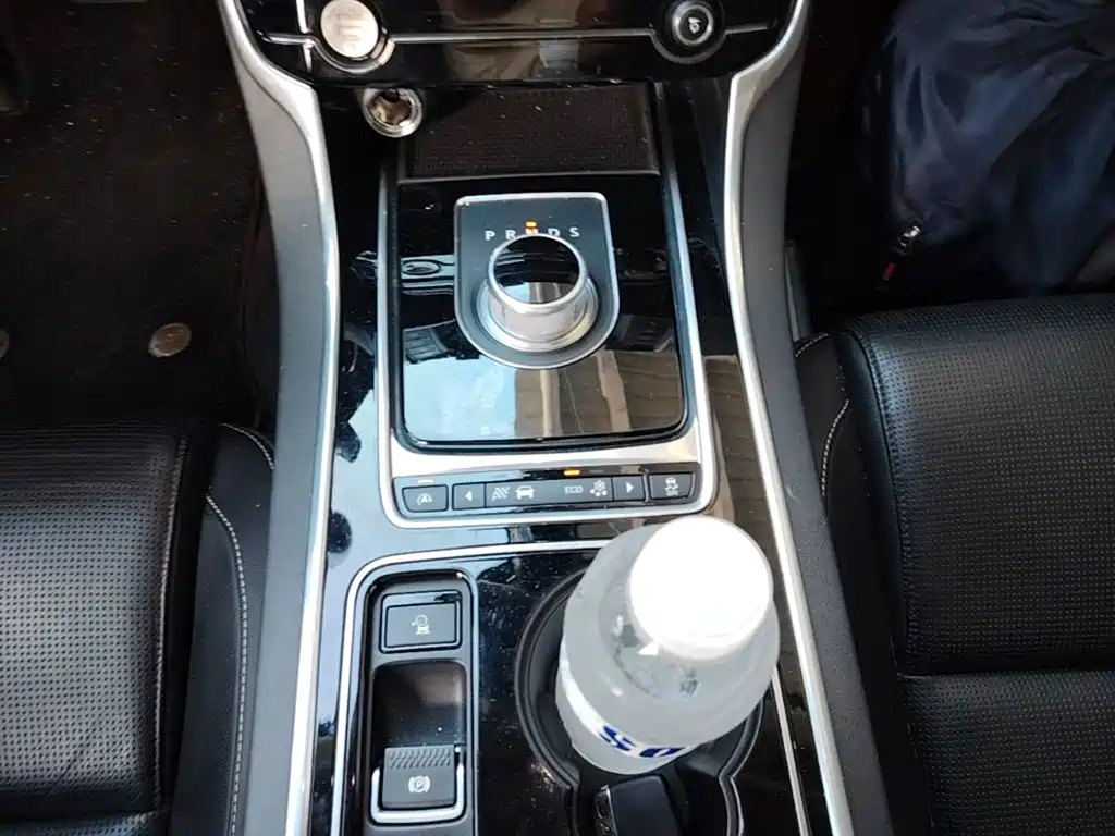 Jaguar XE — миниатюра 14