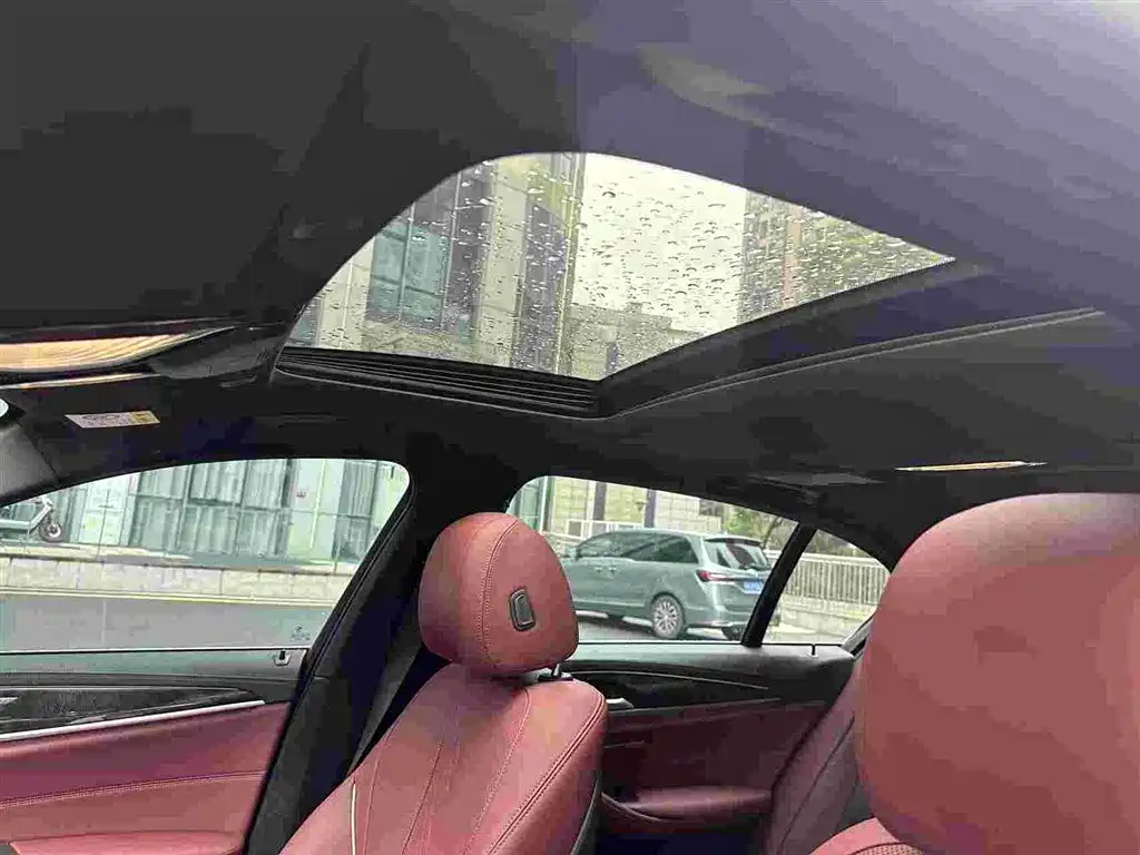 BMW 5 Series — миниатюра 9
