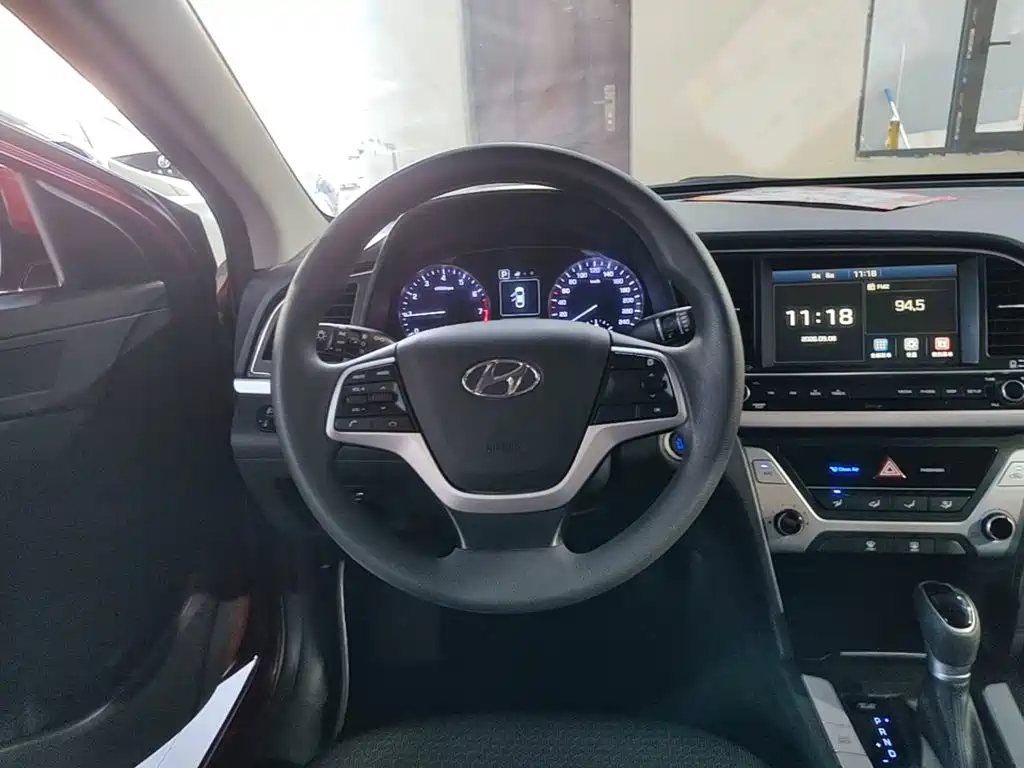 Hyundai Elantra — миниатюра 11