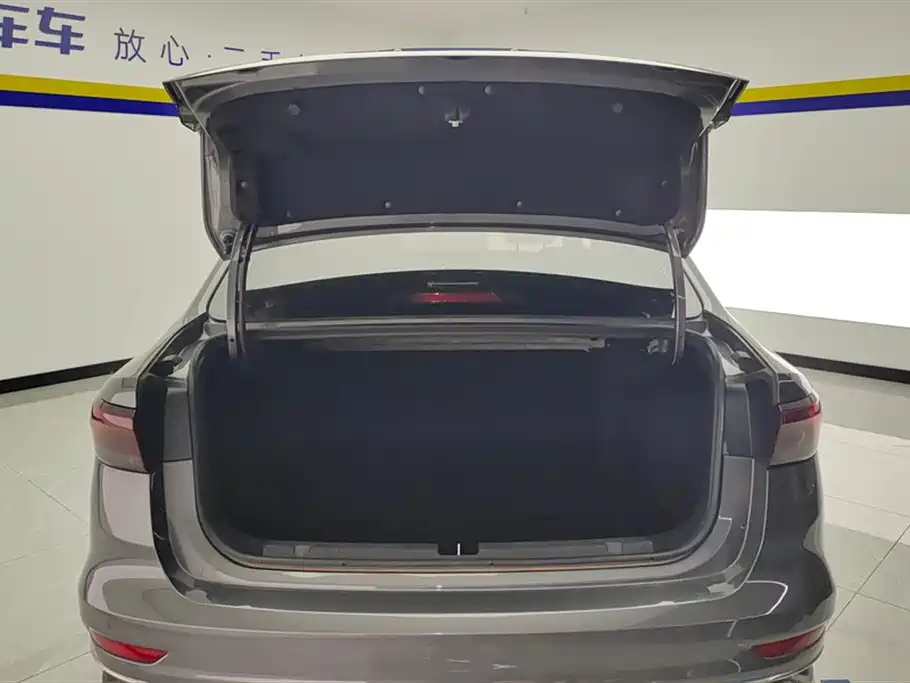 Geely Emgrand 2022 4 1.5L CVT Flagship